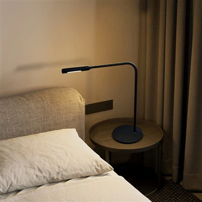 Läslampa vid sängkanten